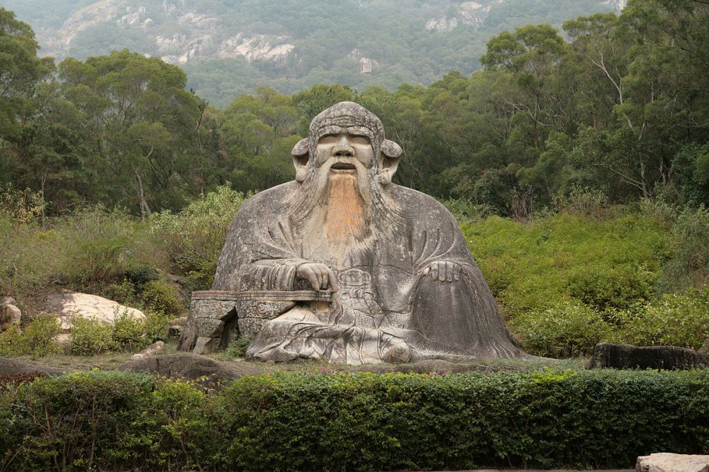 1200px-Statue_of_Lao_Tzu_in_Quanzhou